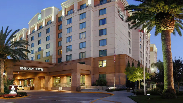 Embassy Suites by Hilston Sacramento Reiverfront Promenade